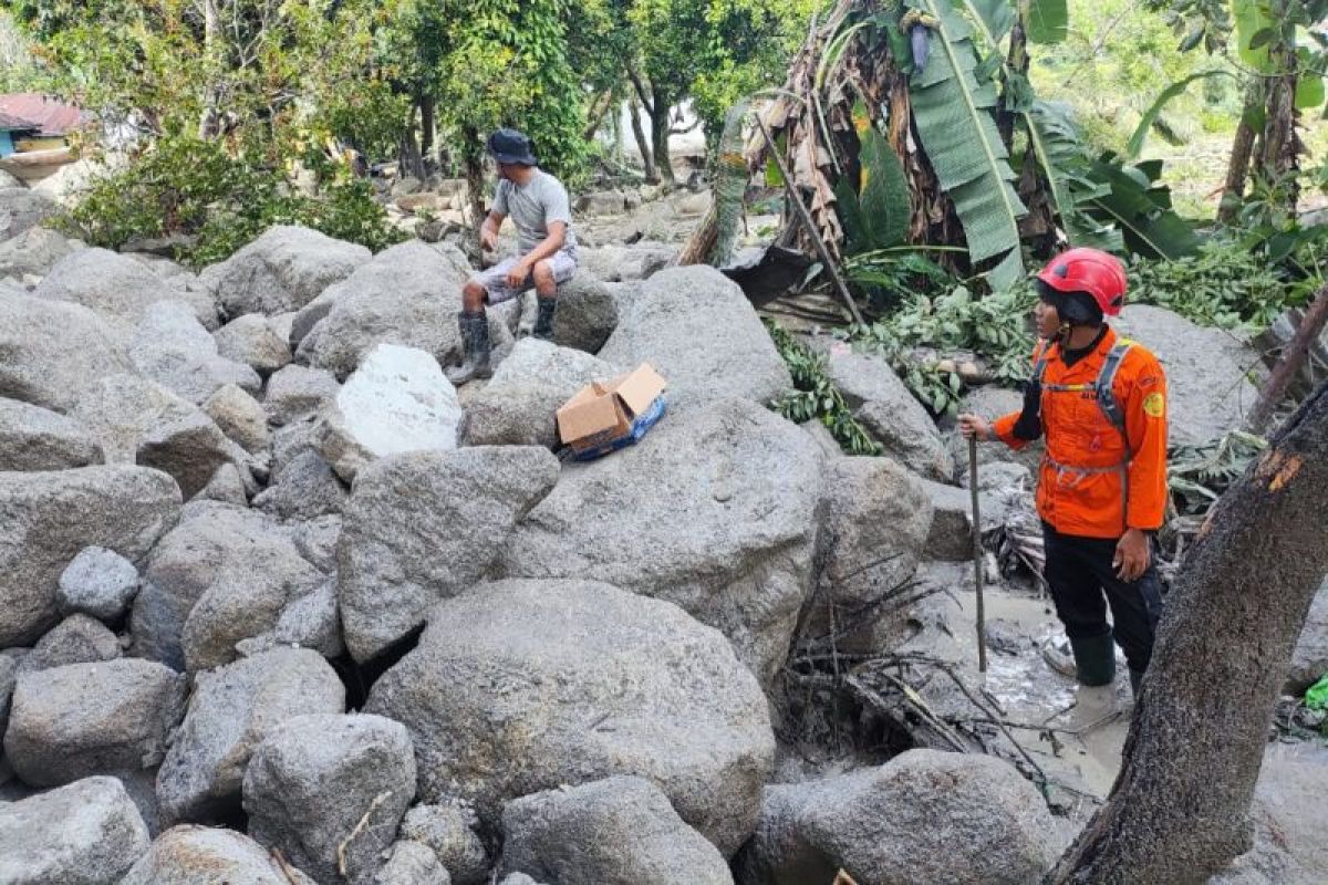 Banjit bandang Humbang Hasundutan akibatkan  12 hilang, satu ditemukan meninggal