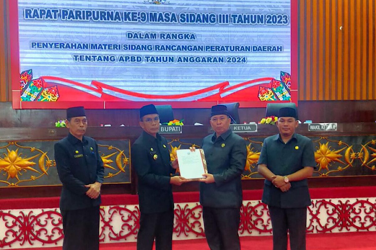 DPRD Murung Raya terima Raperda APBD tahun anggaran 2024