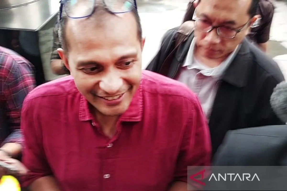 eddy-hiariej-complies-with-kpks-corruption-probe-summons