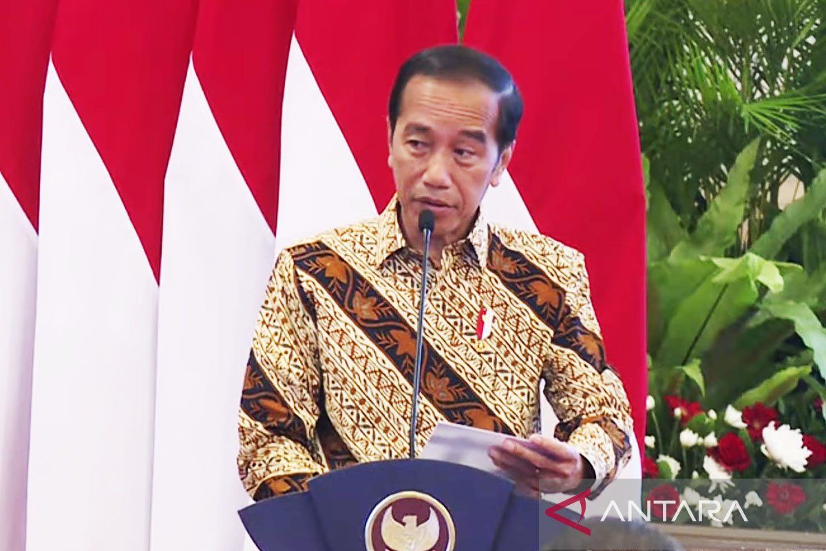 Presiden RI Joko Widodo (Jokowi) saat berpidato di Peringatan Hari Bhakti ke-78 PU, di Istana Kepresidenan Jakarta, Senin (4/12/2023), diikuti dalam jaringan di Jakarta. ANTARA/Andi Firdaus/aa.  Kita ini kerja keras dalam bidang infrastruktur, betul-betul kerja keras.