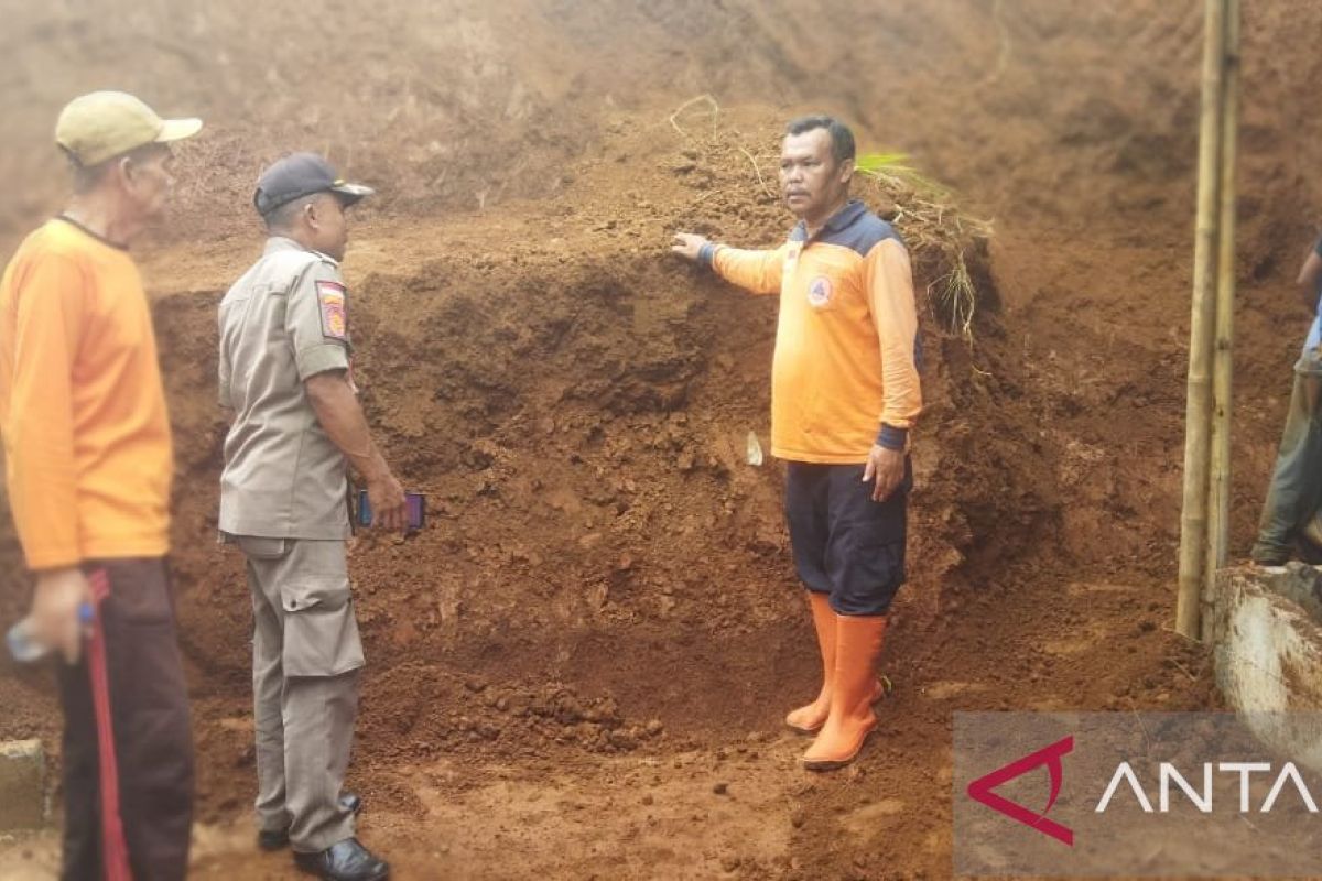 Belasan titik terjadi bencana longsor