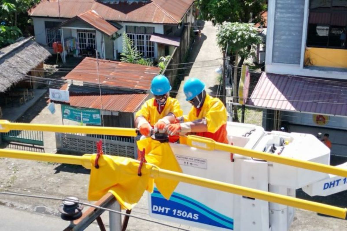 Pasca erupsi Gunung Marapi, PLN Sumbar pastikan aliran listrik aman