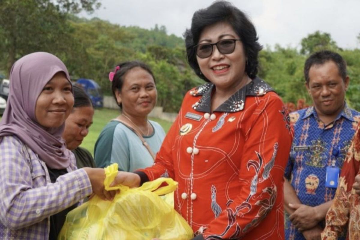 Pemerintah bantu penuhi kebutuhan pokok masyarakat di Lamandau