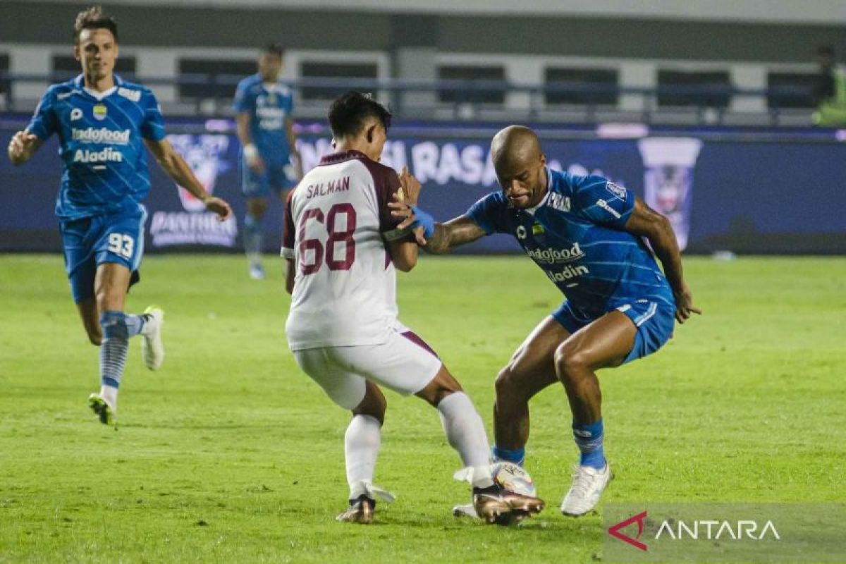 Persib bermain imbang lawan PSM