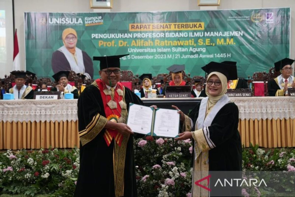 Pakar Unissula teliti "Engagement Religious Compliance" raih  profesor