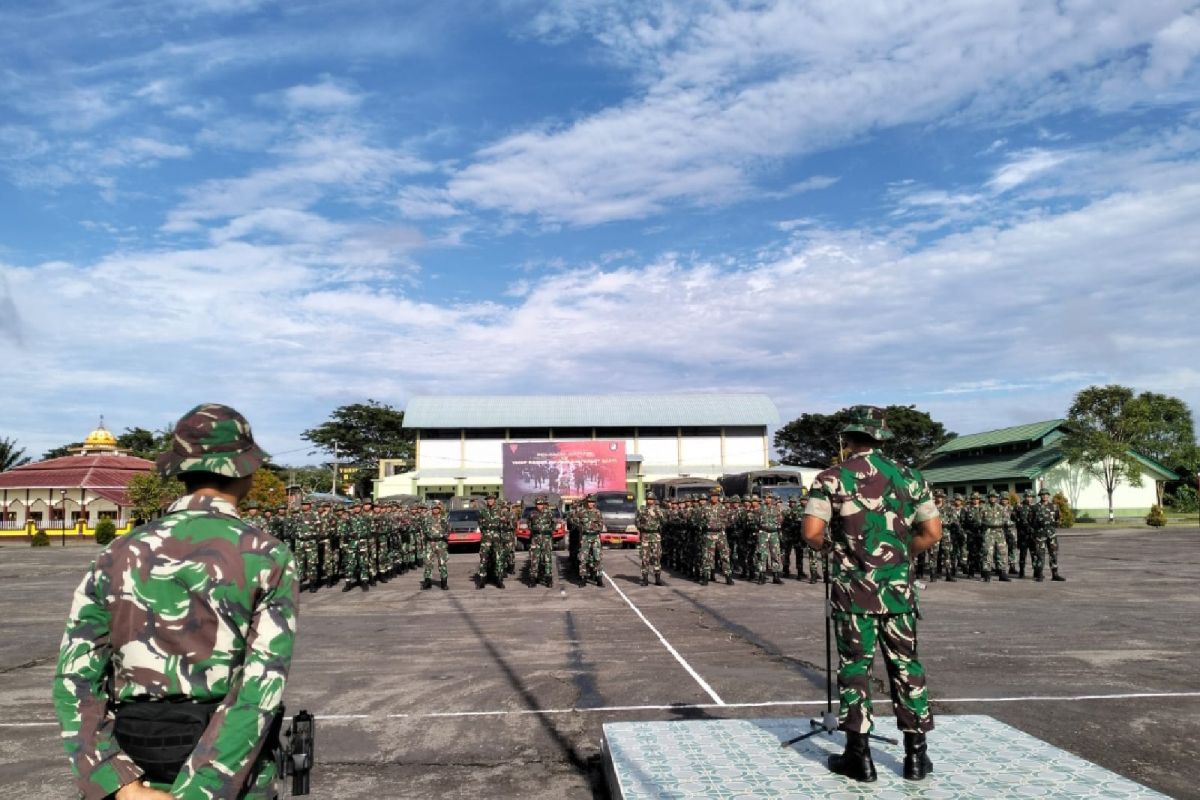 Personel TNI siaga bantu warga terdampak banjir di Kapuas Hulu Kalbar