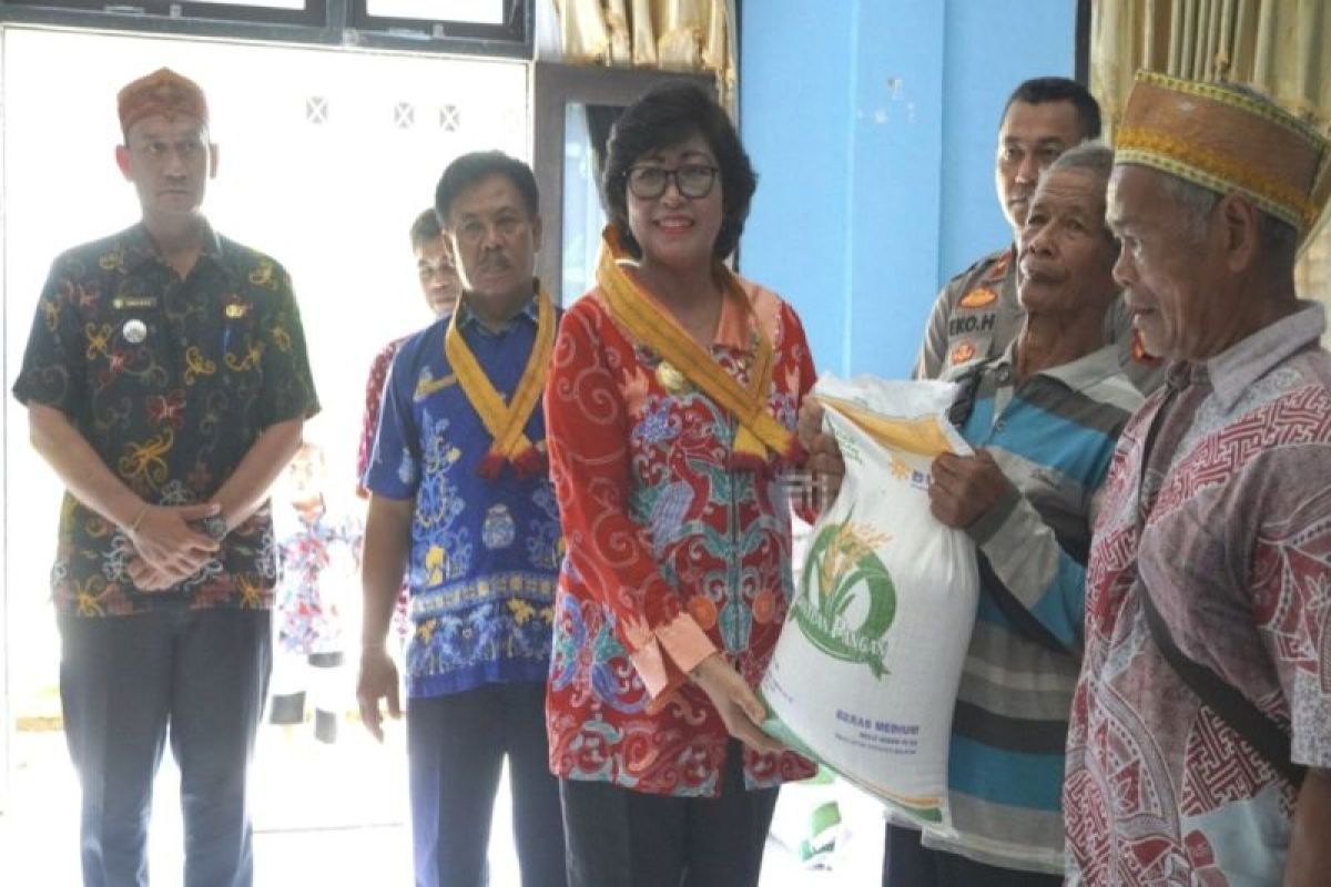 Pemkab serahkan bantuan CBP kepada 434 KPM di Delang