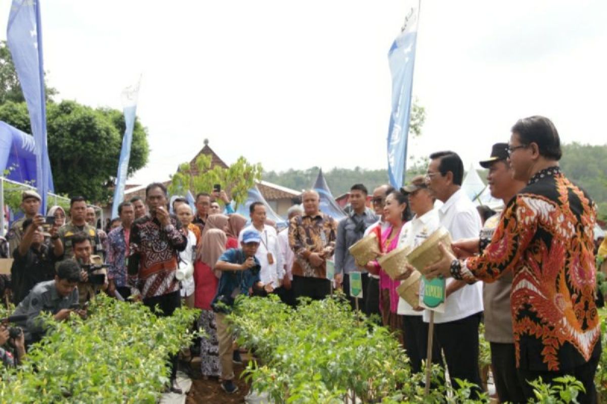 PLN UID Jateng dan D.I.Y. salurkan bantuan masyarakat Kedungpoh Lor