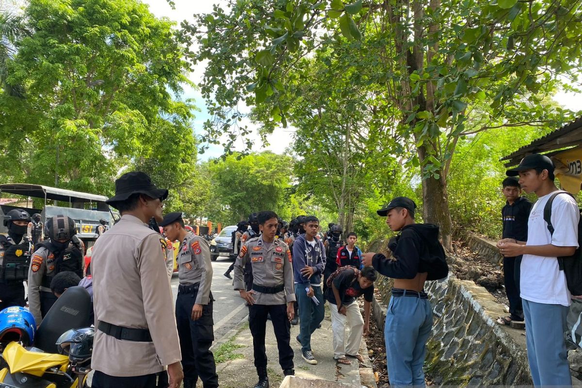 Polresta Kendari patroli di sekolah antisipasi tawuran pelajar