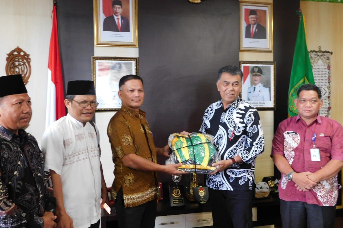 Pemkab Natuna beri bantuan 390 baju untuk wisuda santri TPQ