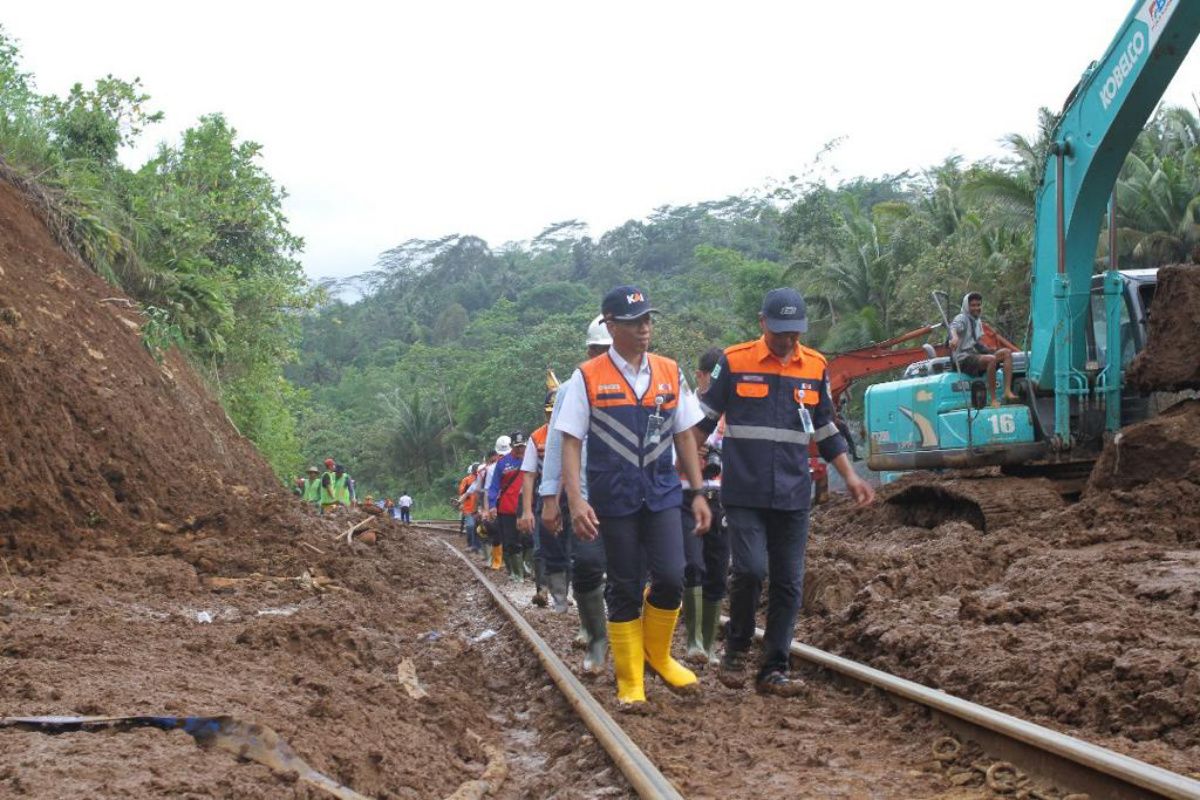 KAI  Purwokerto tingkatkan pengawasan jalur rel rawan gangguan