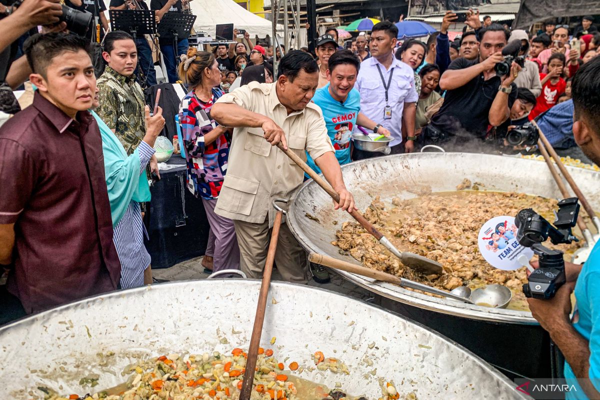 Kegiatan Makan Besar di Cilincing bersama Capres Prabowo