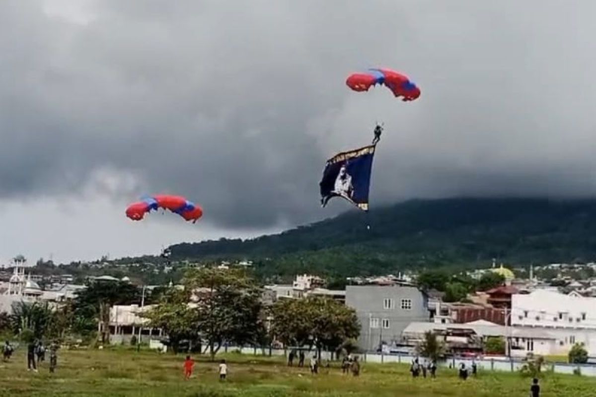 Penerjun payung TNI AL gelar latihan persiapan Hari Nusantara 2023