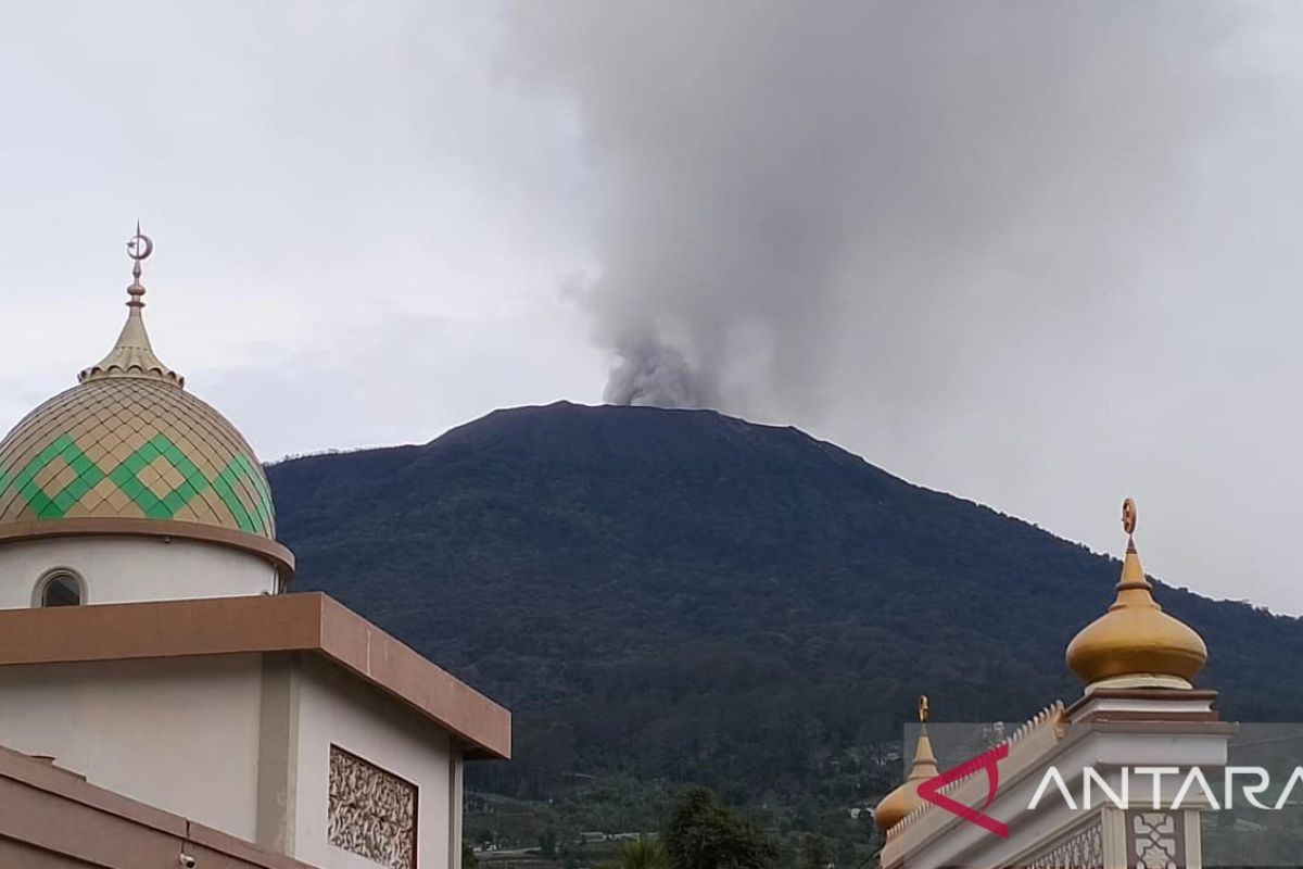 Ketika Gunung Marapi mengajarkan "diam" bukan berarti tak berbahaya