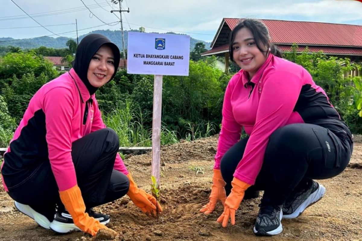 Kapolres Manggarai Barat ajak warga jaga kelestarian lingkungan