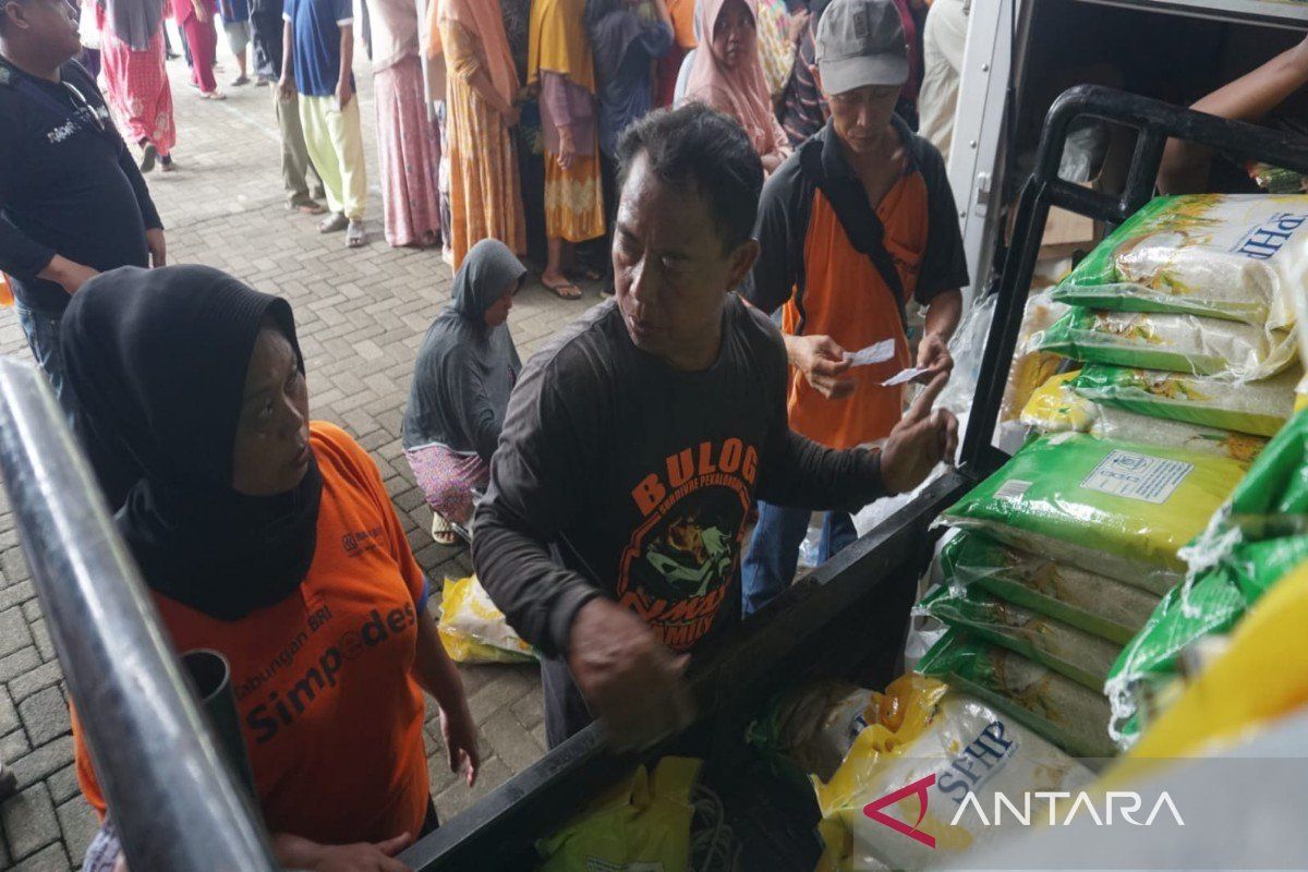 Pemkot  Pekalongan gelar bazar sembako subsidi atasi kenaikan harga