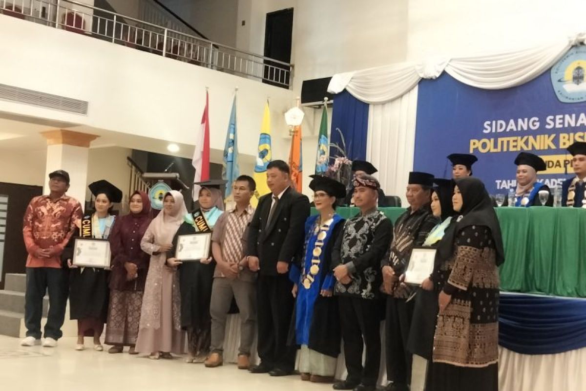 Politeknik Bisnis Kaltara Wisuda Periode Ketiga Tahun Akademik 2022/2023