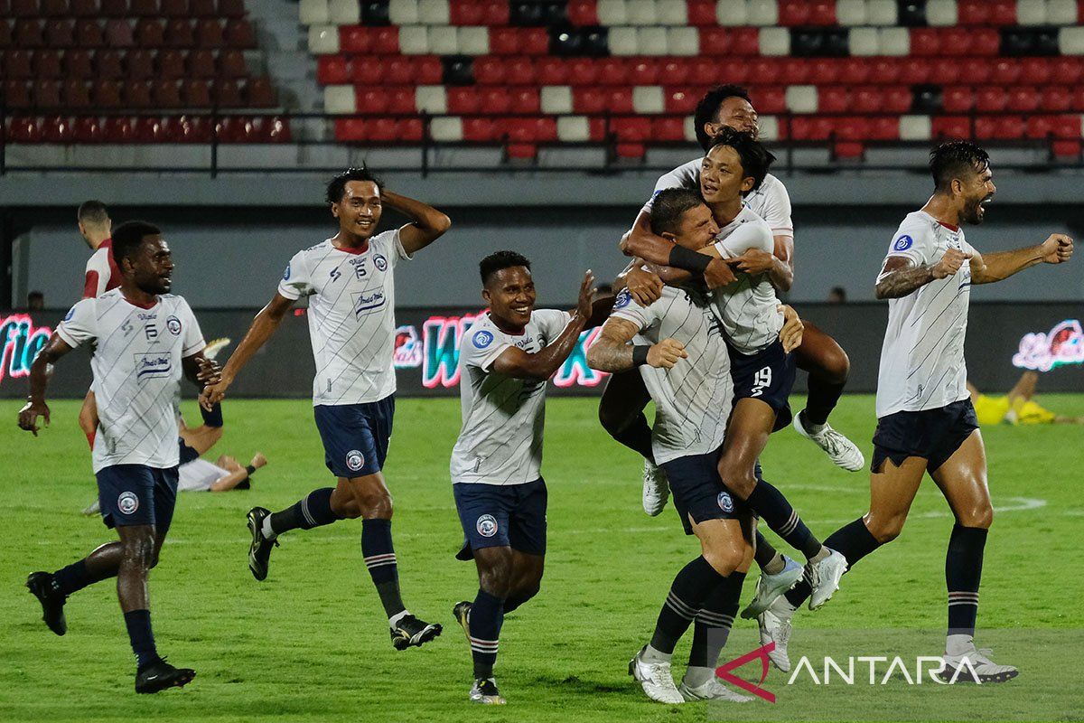 Pelatih Arema FC tak ambil pusing soal kondisi PSIS Semarang