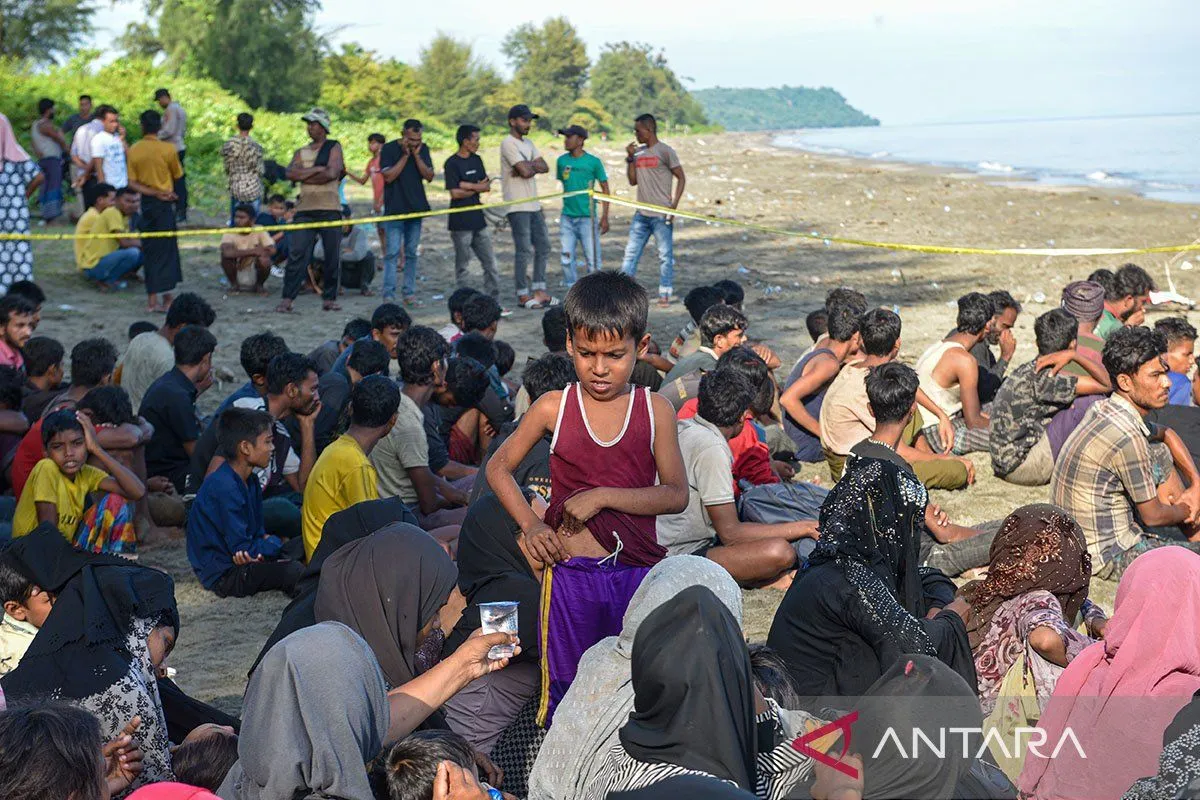 rohingya-refugees-9th-wave-315-arrive-in-pidie-and-aceh-besar