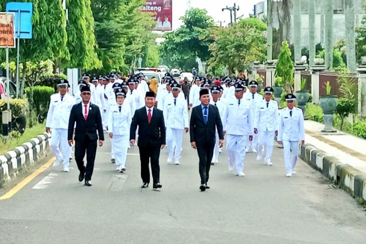 Kirab warnai pelantikan 81 kepala desa di Kotim, simbol Habaring Hurung