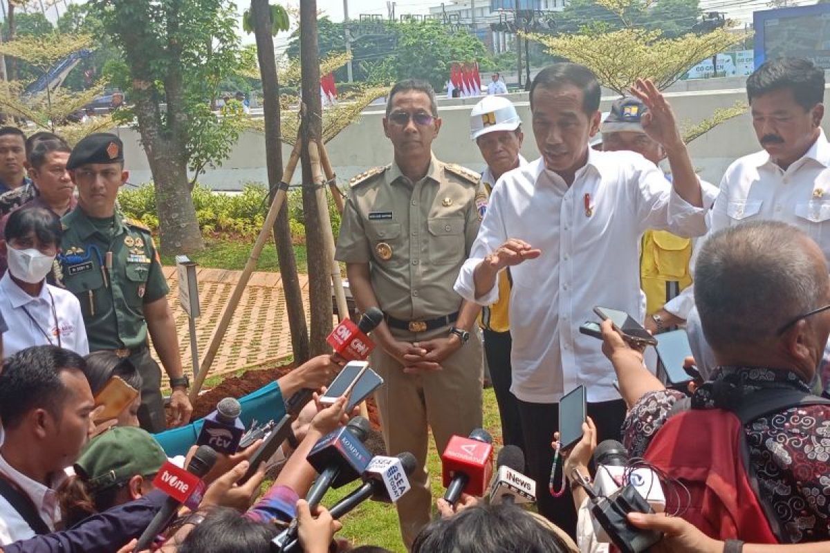 Jokowi ingatkan etika dan sopan santun ketimuran soal kritik BEM UGM