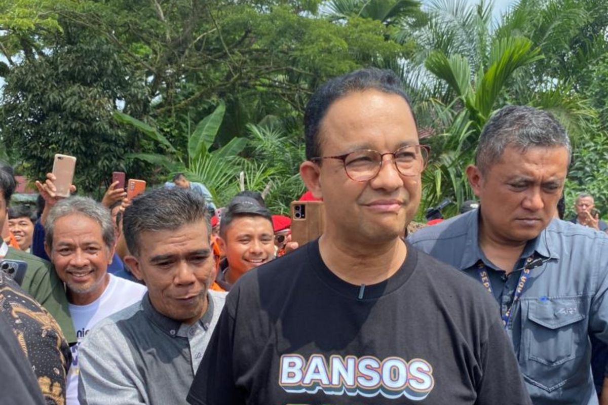 Anies Baswedan kunjungi kawasan terpinggir di Pekanbaru, lalui jalan rusak parah