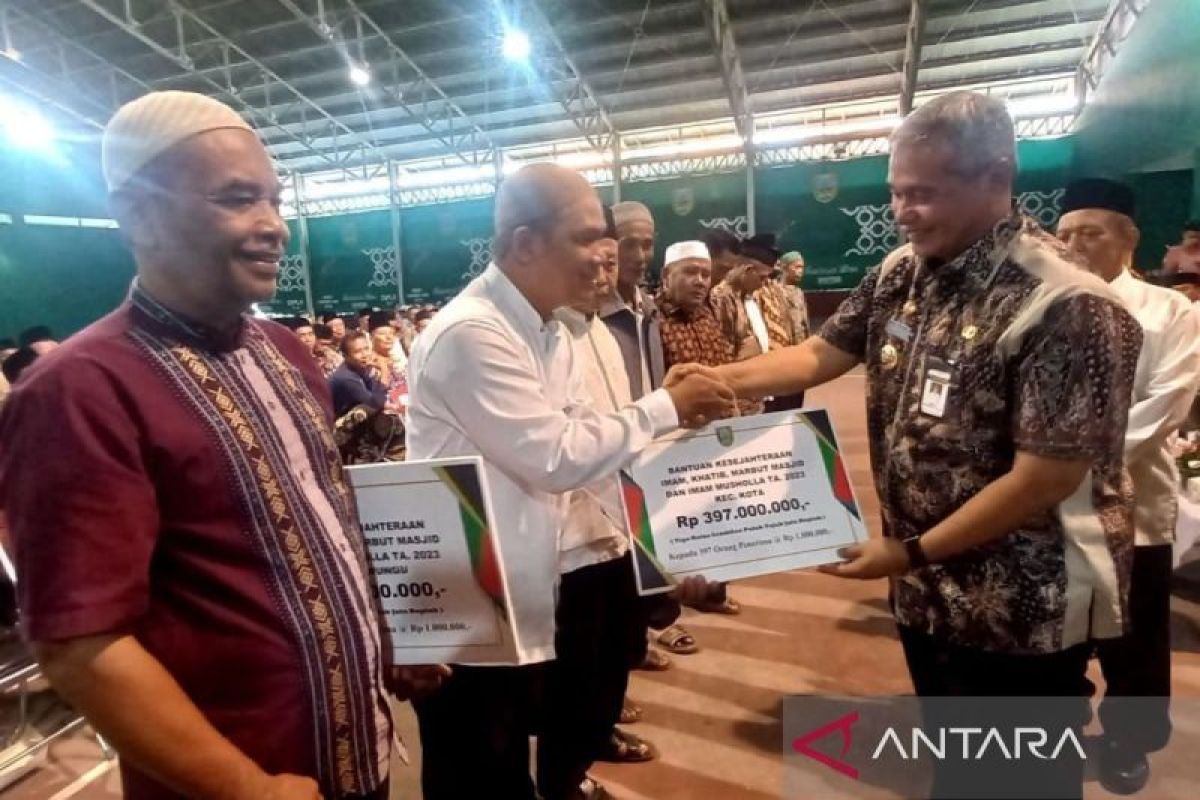 Pemkab Kudus salurkan bantuan imam dan marbot  masjid Rp3,52 miliar