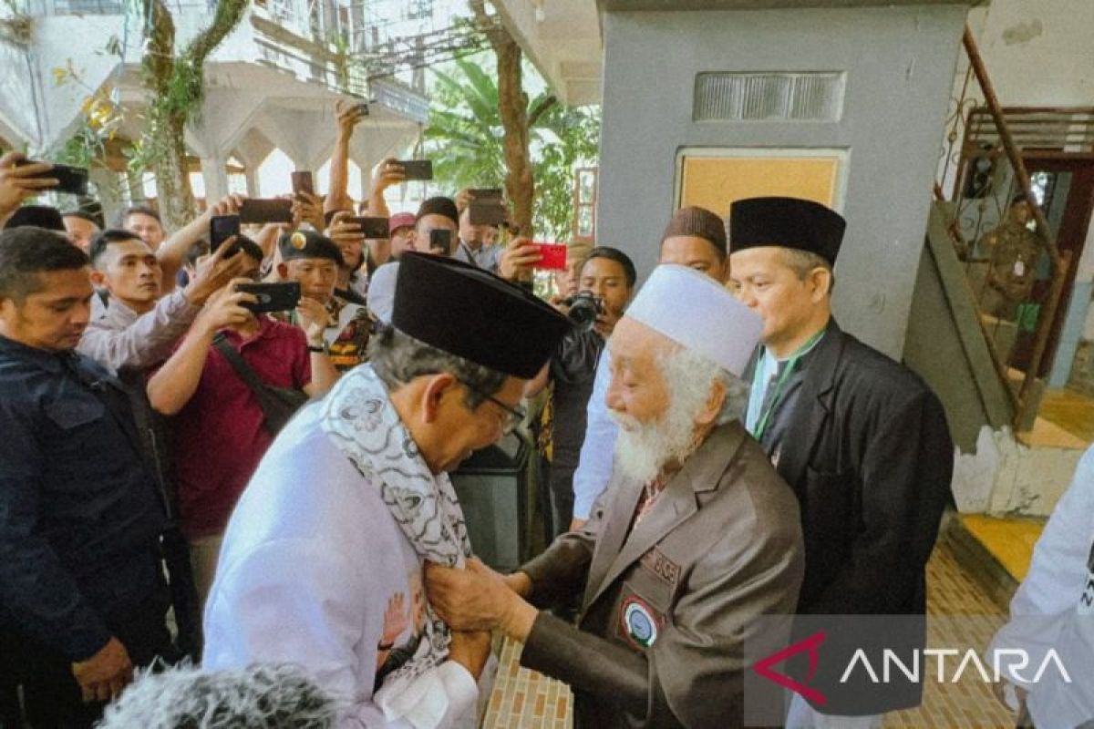 Mahfud dapat doa khusus dari Abuya Muhtadi