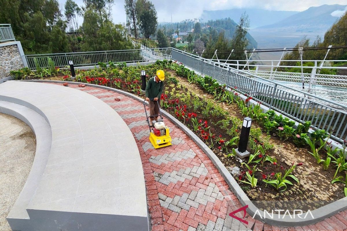 Mini "amphitheater" di Pantai Ampenen Mataram mulai dibangun