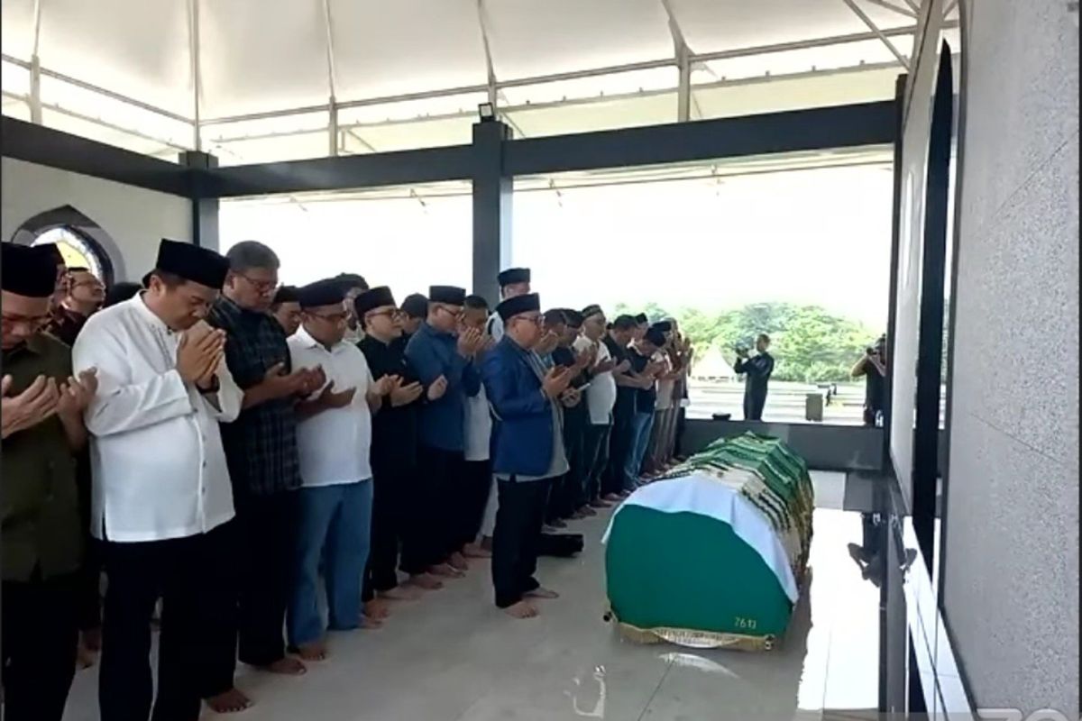 Jenazah Kepala LAN dimakamkan di Al-Azhar Memorial Garden Karawang