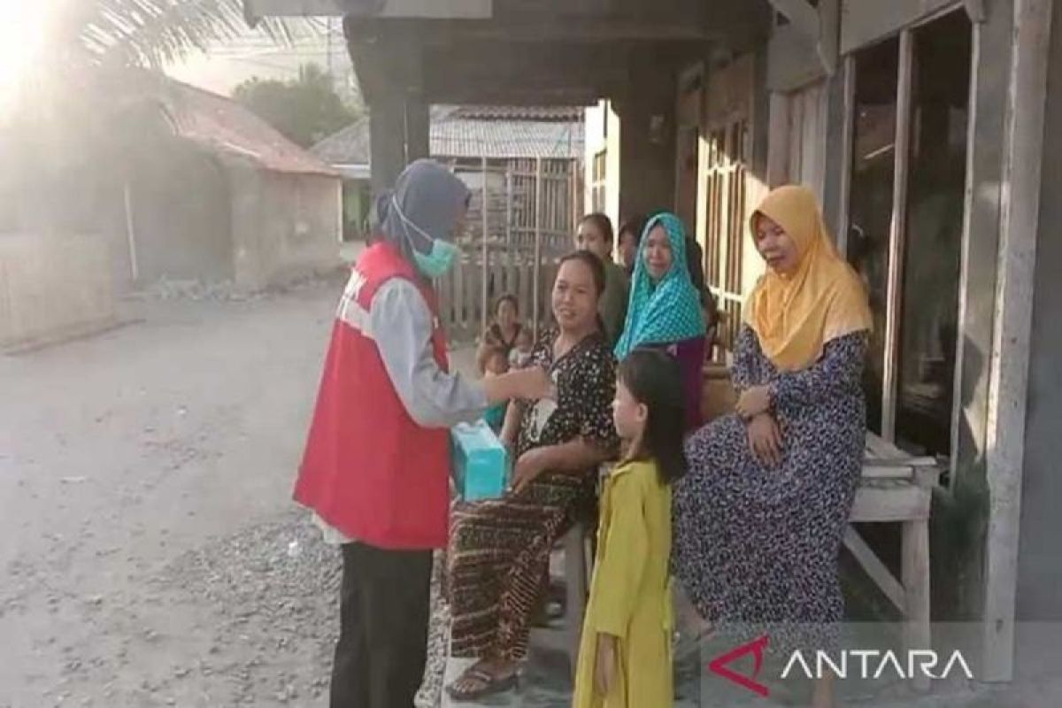 Abu vulkanik Gunung Anak Krakatau ganggu aktivitas warga di Pulau Sebesi