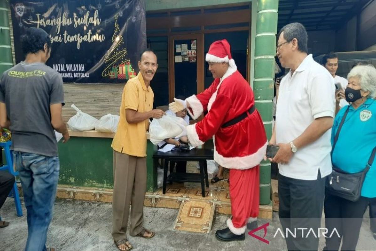 GSJAI Boyolali bagi paket sembako untuk warga  miskin sambut Natal 2023