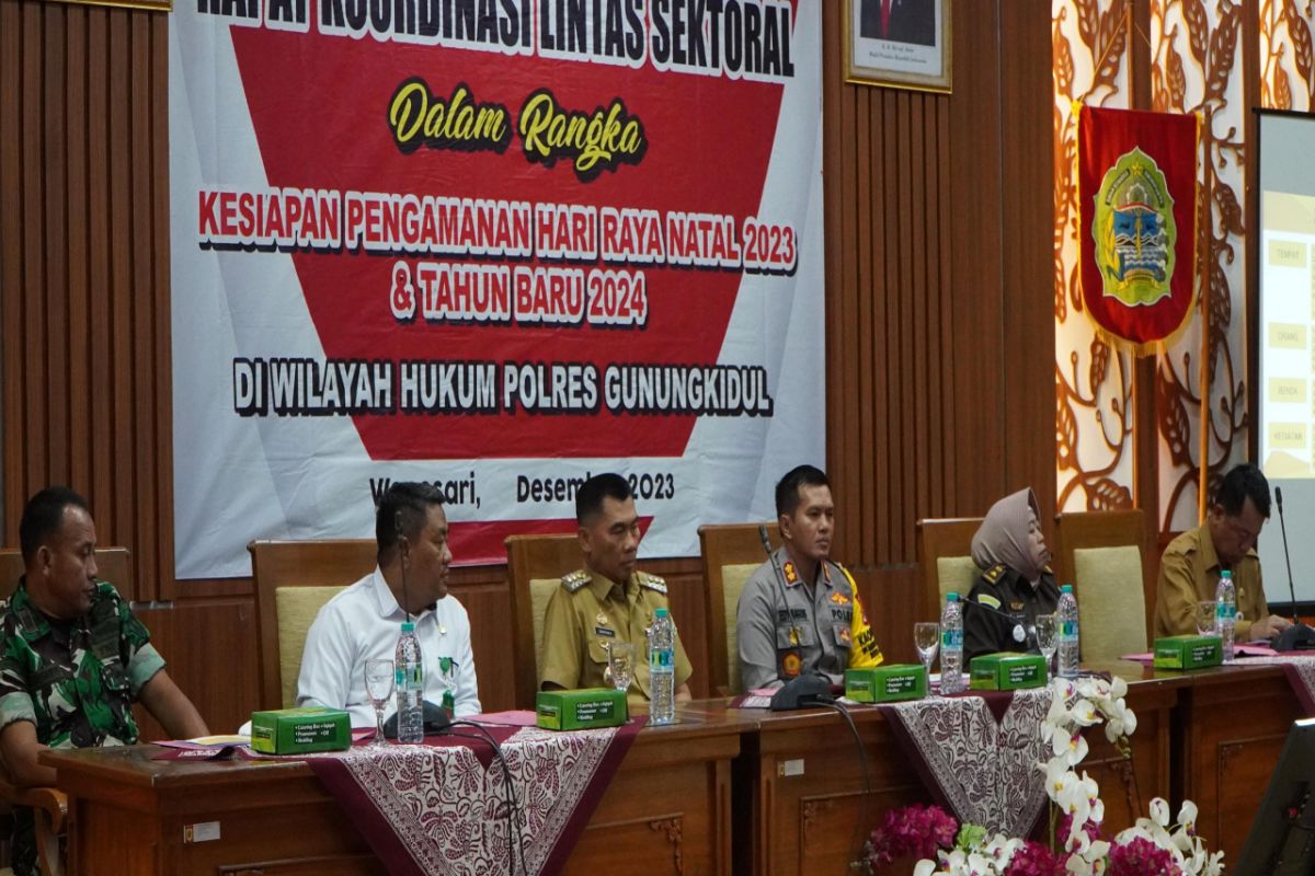 Bupati Gunungkidul Sunaryanta memberikan arahan soal langkah Gunungkidul sambut wisatawan. (ANTARA/HO-Humas Pemkab Gunungkidul)