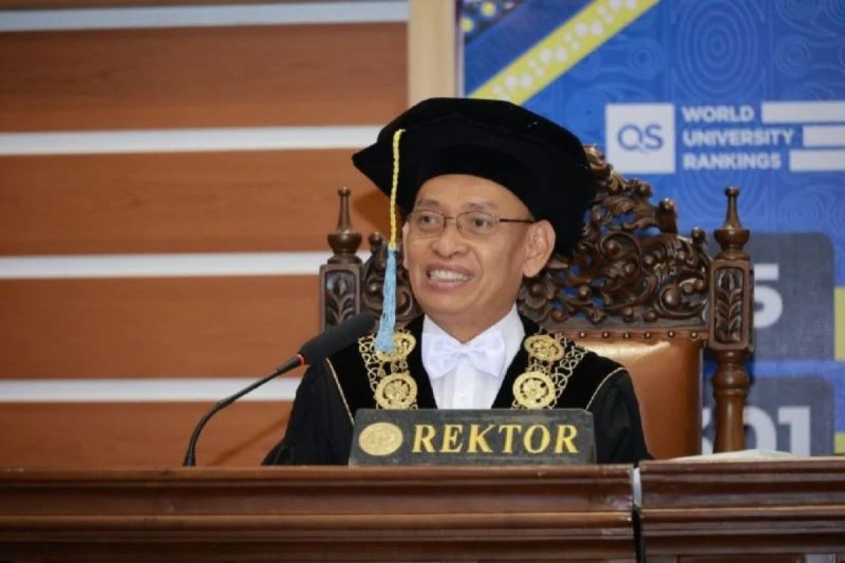 Rektor Unair ingatkan lima guru besar terkait tugas seorang profesor