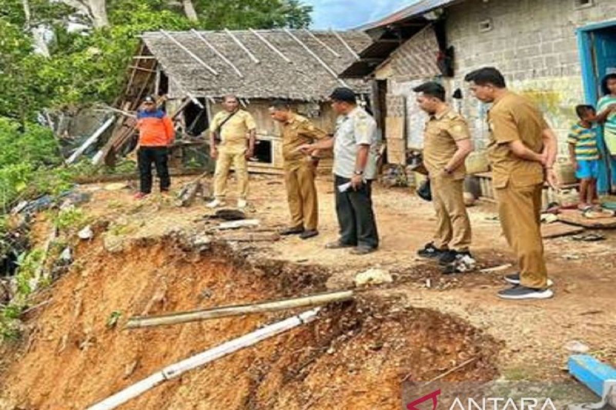 Tanah longsor ancam 56 jiwa warga di Kelurahan Liwuto Kota Baubau