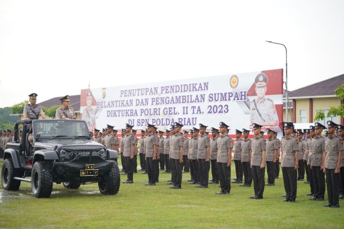 Lantik 300 Bintara lulusan SPN  Polda Riau, ini pesan Irjen Iqbal