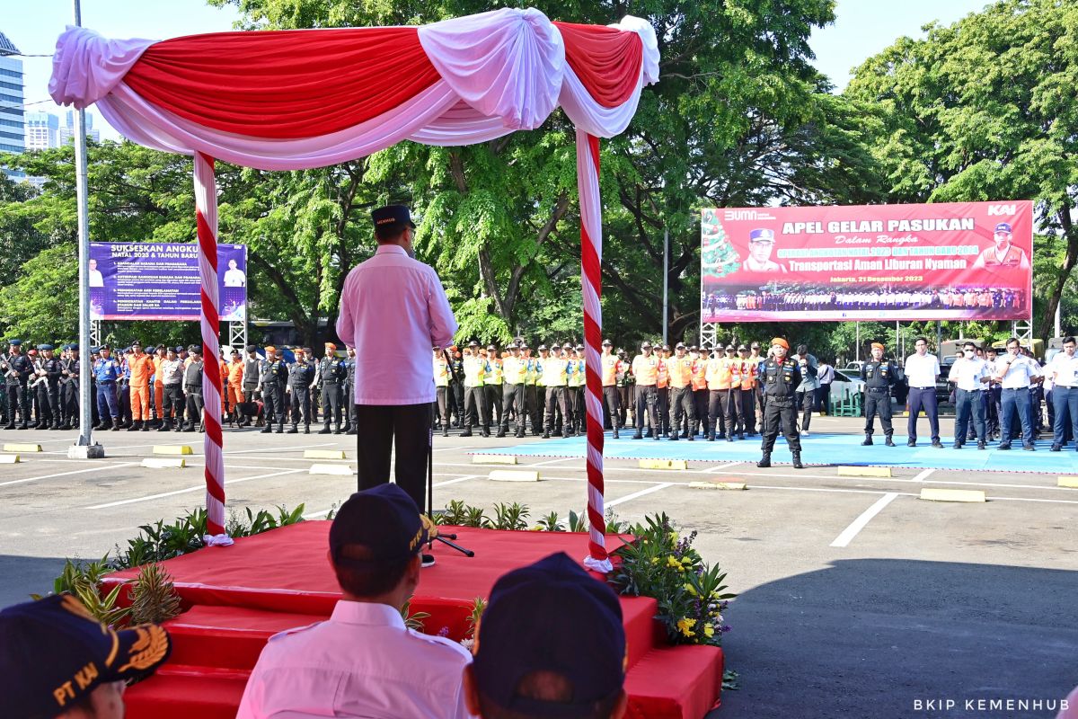 Menhub menginstruksikan petugas pastikan penumpang KA terlayani baik