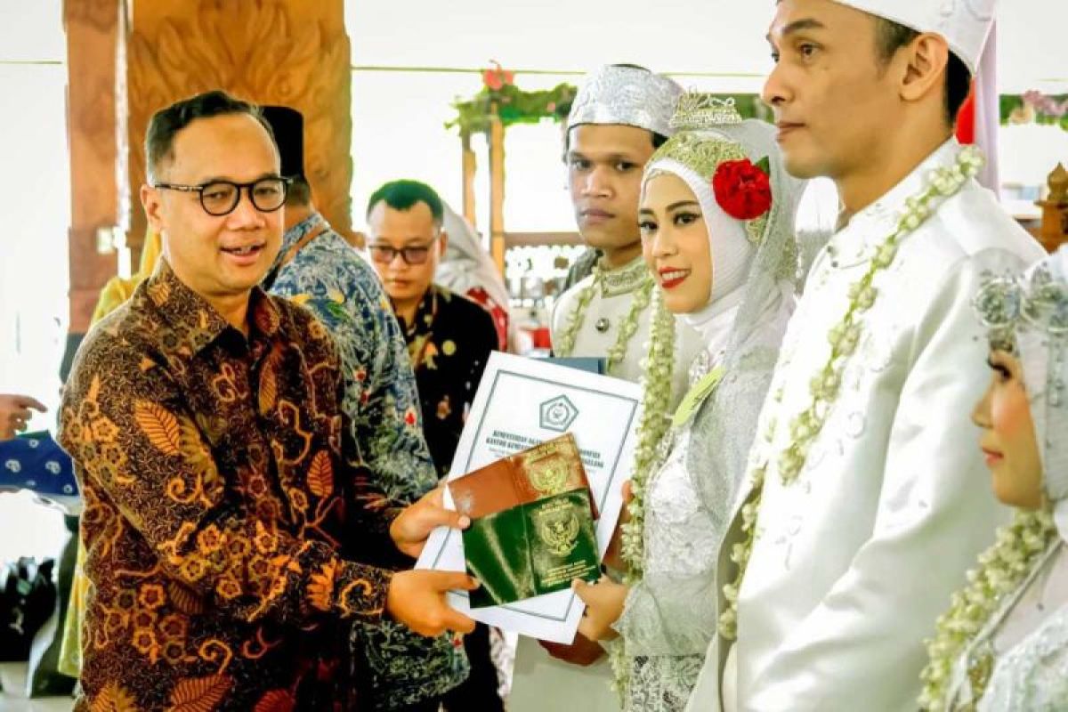 18 pasangan nikah massal di Kota  Magelang