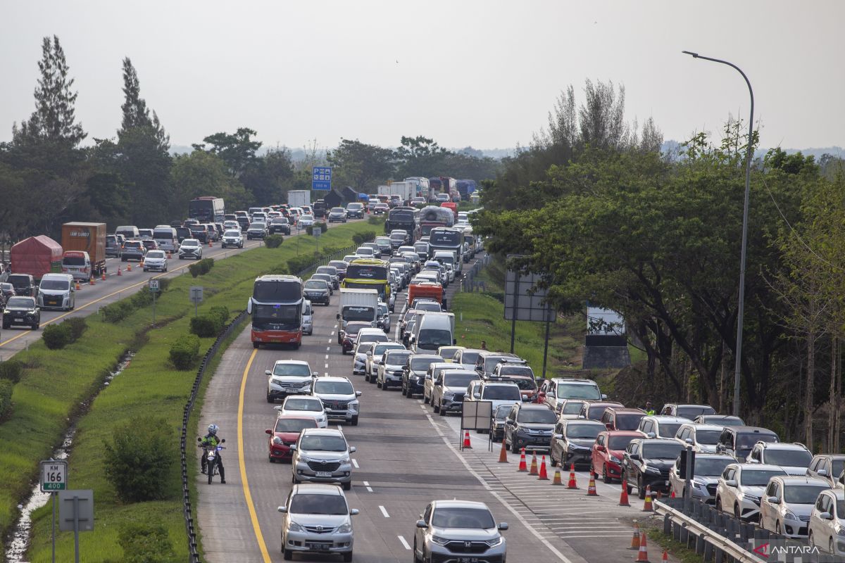 69.930 kendaraan tinggalkan Jakarta via Tol Cikampek Utama