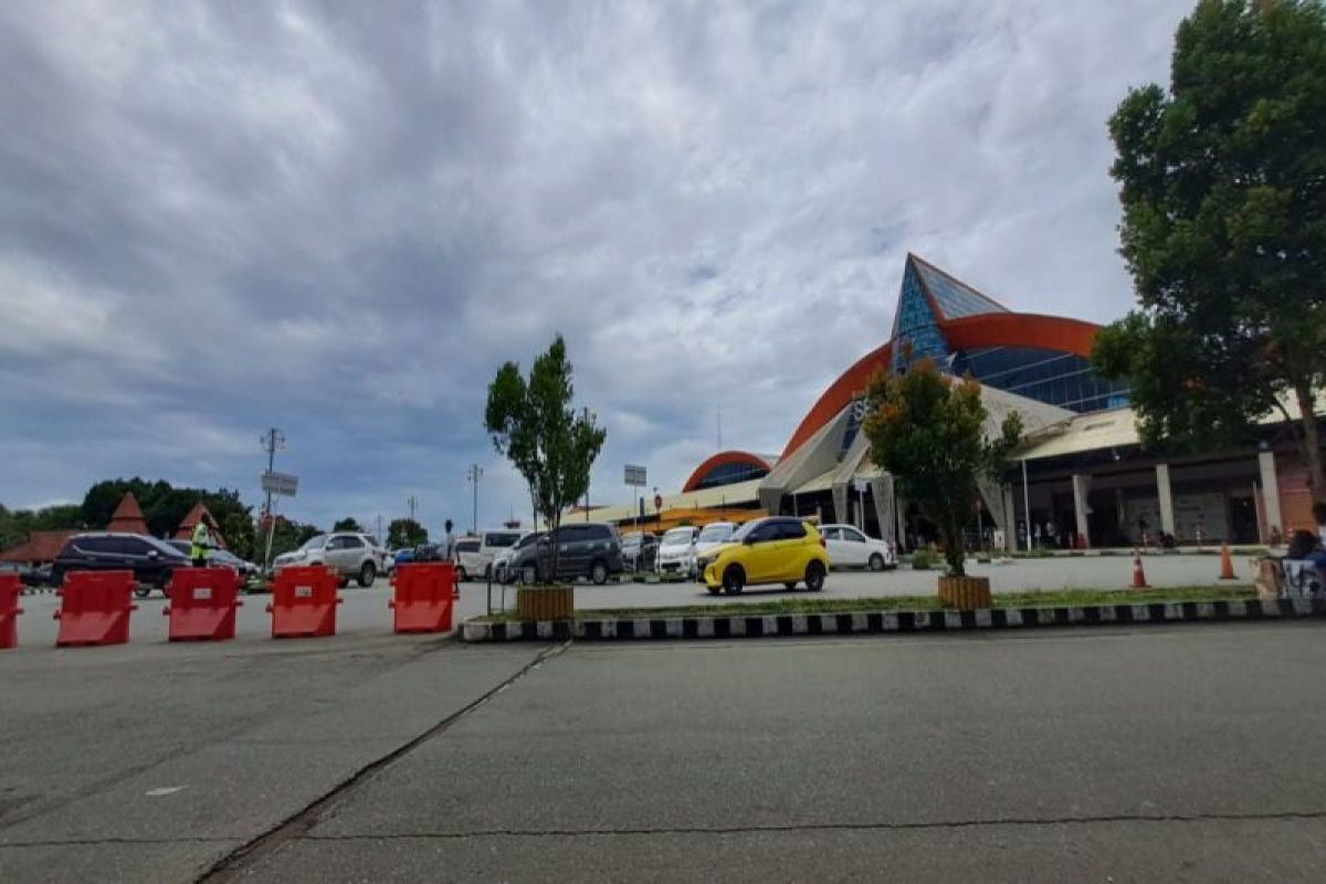 Pukul 09.20 WIT, jenazah Lukas Enembe tiba di Bandara Sentani