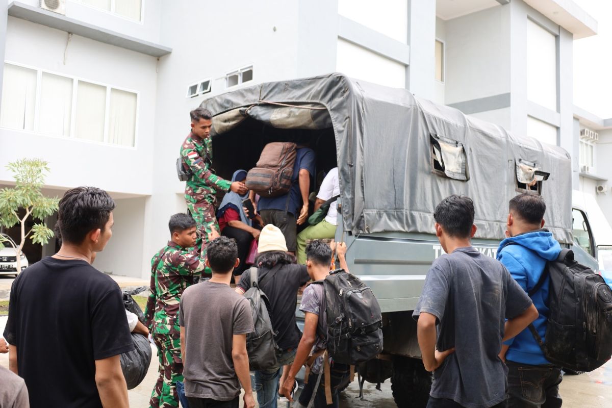 Masuk ilegal ke Dumai, 36 PMI dari Malaysia diamankan TNI AL