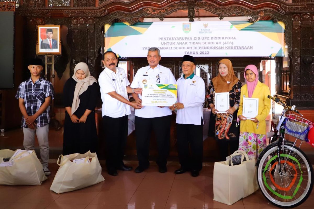 Baznas  Kudus bantu biaya pendidikan 40 anak putus sekolah