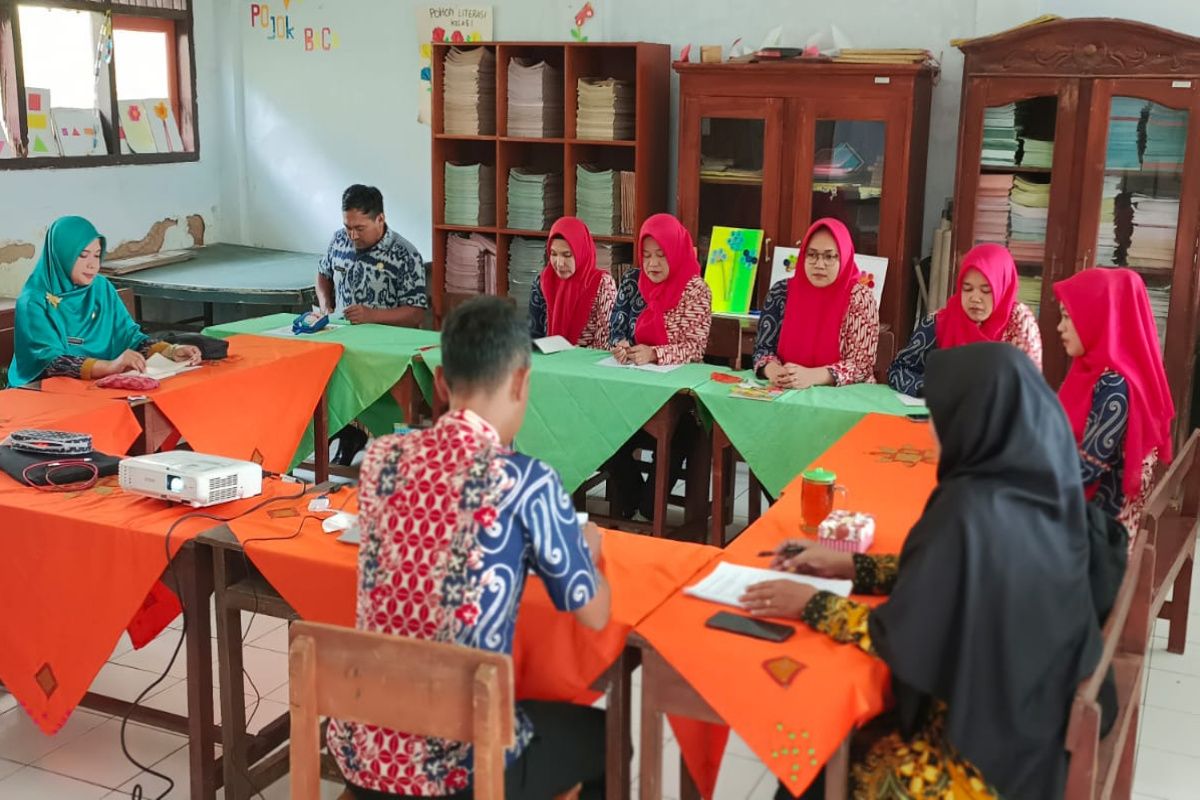 SDN 2 Tamanrejolibatkan orang tua pada Program SEKAM