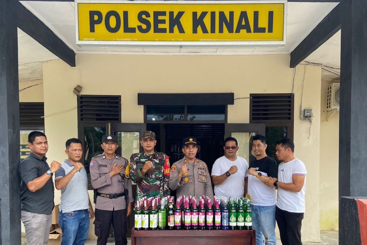 Tim gabungan Polres Pasbar amankan 60 liter minuman keras tradisional