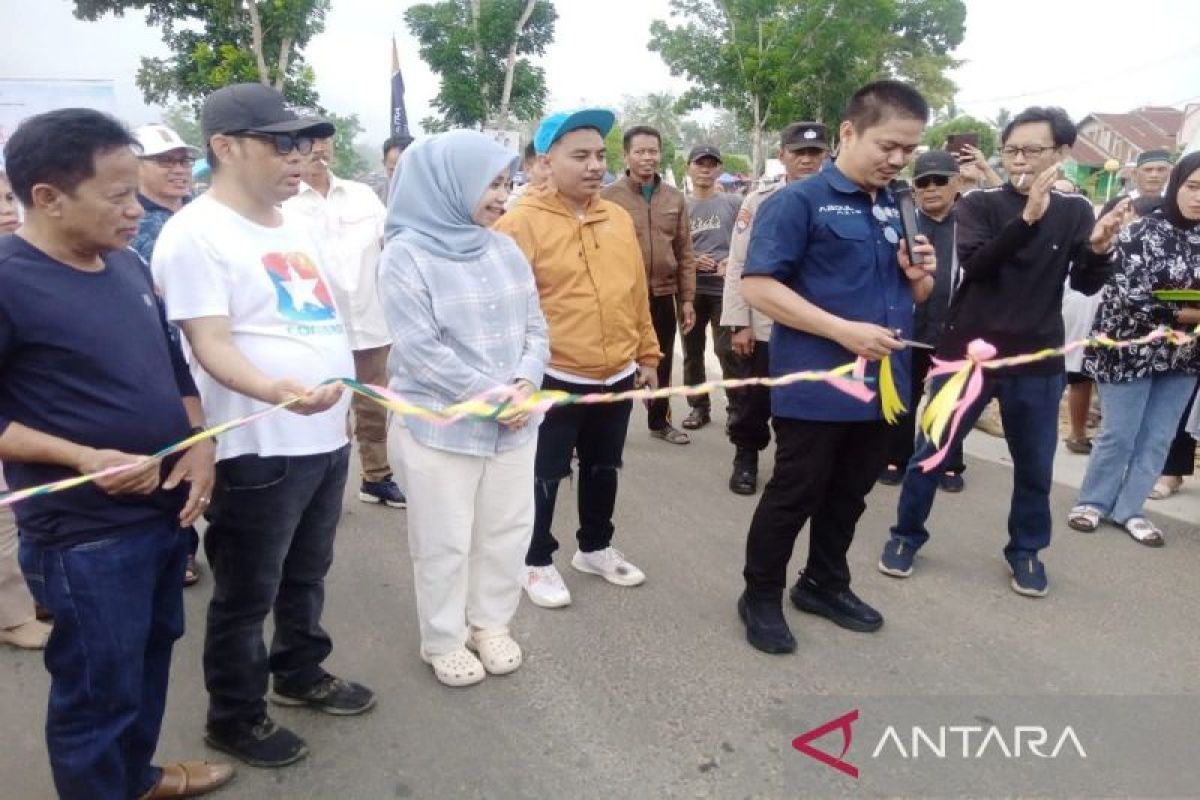 Di Penghujung 2023, Bupati Koltim resmikan jalan aspal Polipolia-Tokai