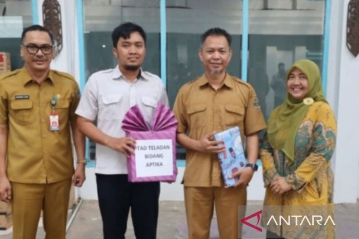 Diskominfo Kaltim berikan penghargaan pegawai di awal tahun