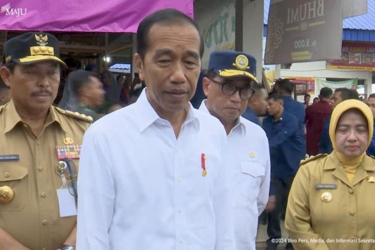 Jokowi sebut harga cabai rawit dan beras sudah terkendali