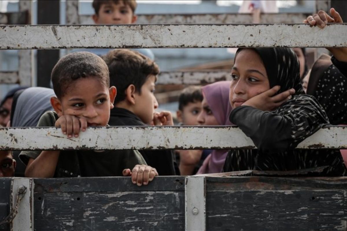 Korban tewas serangan Israel di Gaza tengah meningkat jadi 210