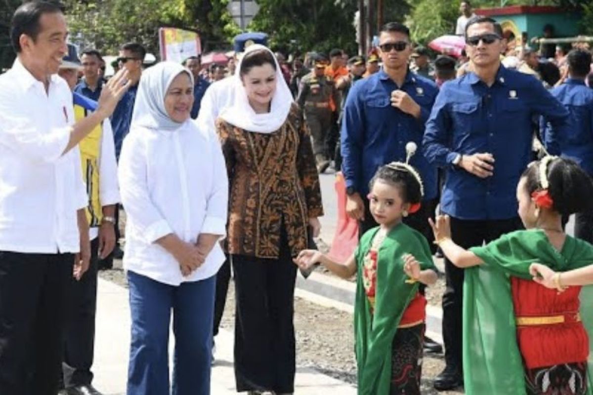 Presiden tanam padi hingga resmikan jembatan pada hari kedua di Jateng