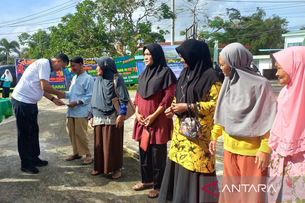 Baznas Natuna salurkan bantuan uang tunai kepada 100 mustahik